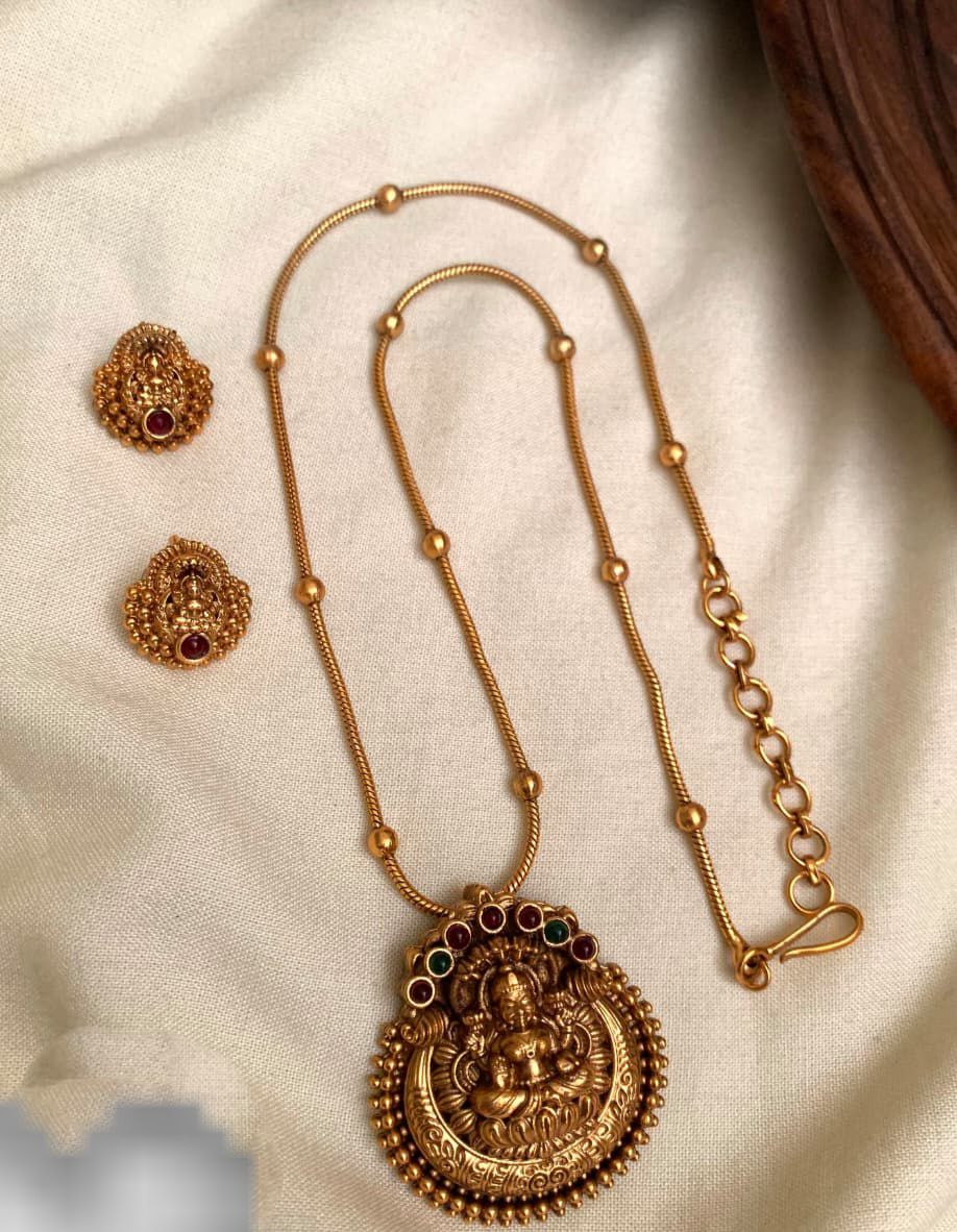 Single pendent chain lakshmi